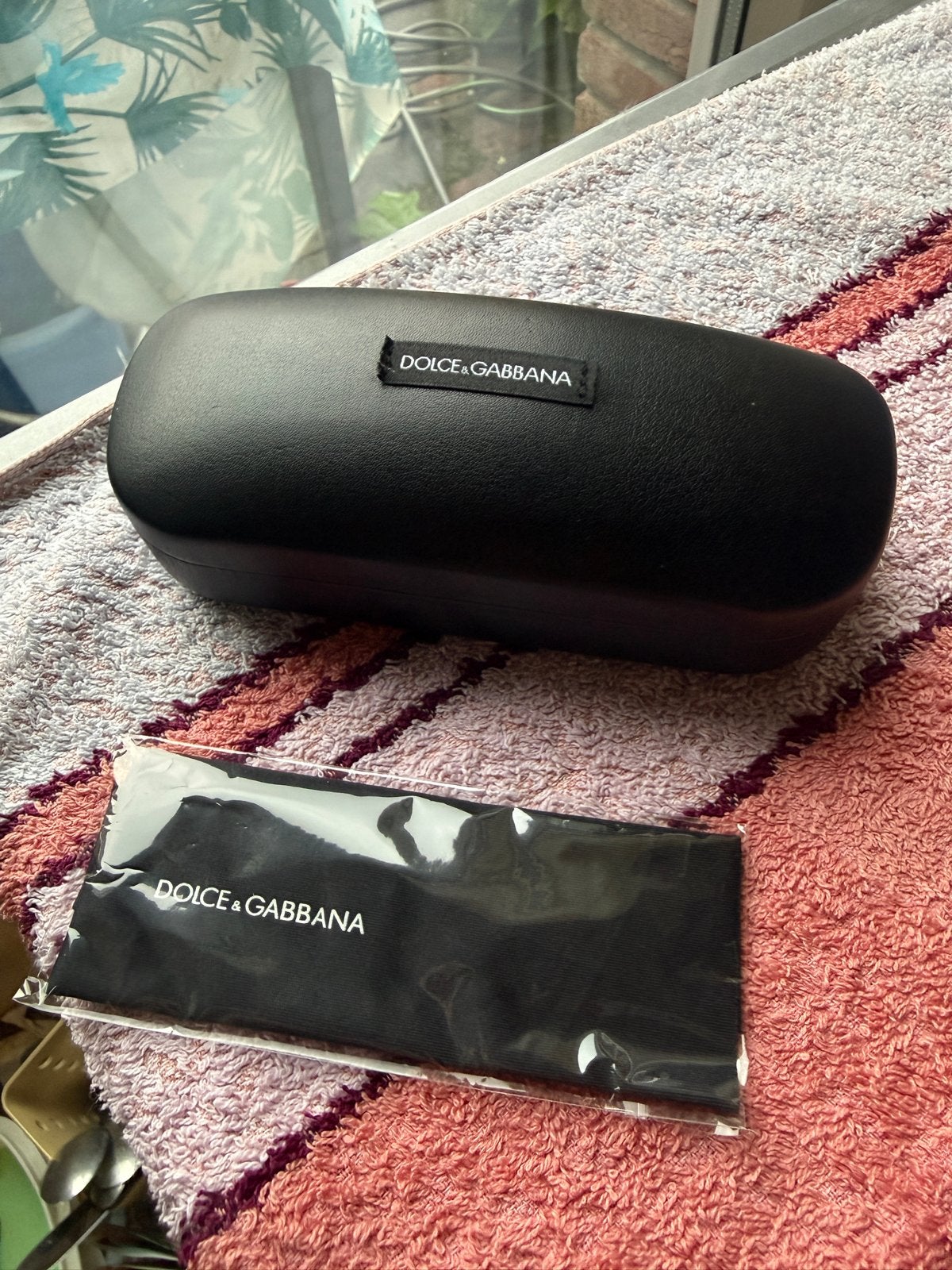 Originele Dolce & Gabbana brillenkoker met poetsdoekje, Ophalen of Verzenden, Gebruikt, Dolce & Gabbana