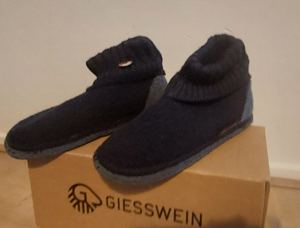 Giesswein slof/ wollen schoentjes maat 30, Gebruikt, Jongen of Meisje, Schoenen, Ophalen of Verzenden