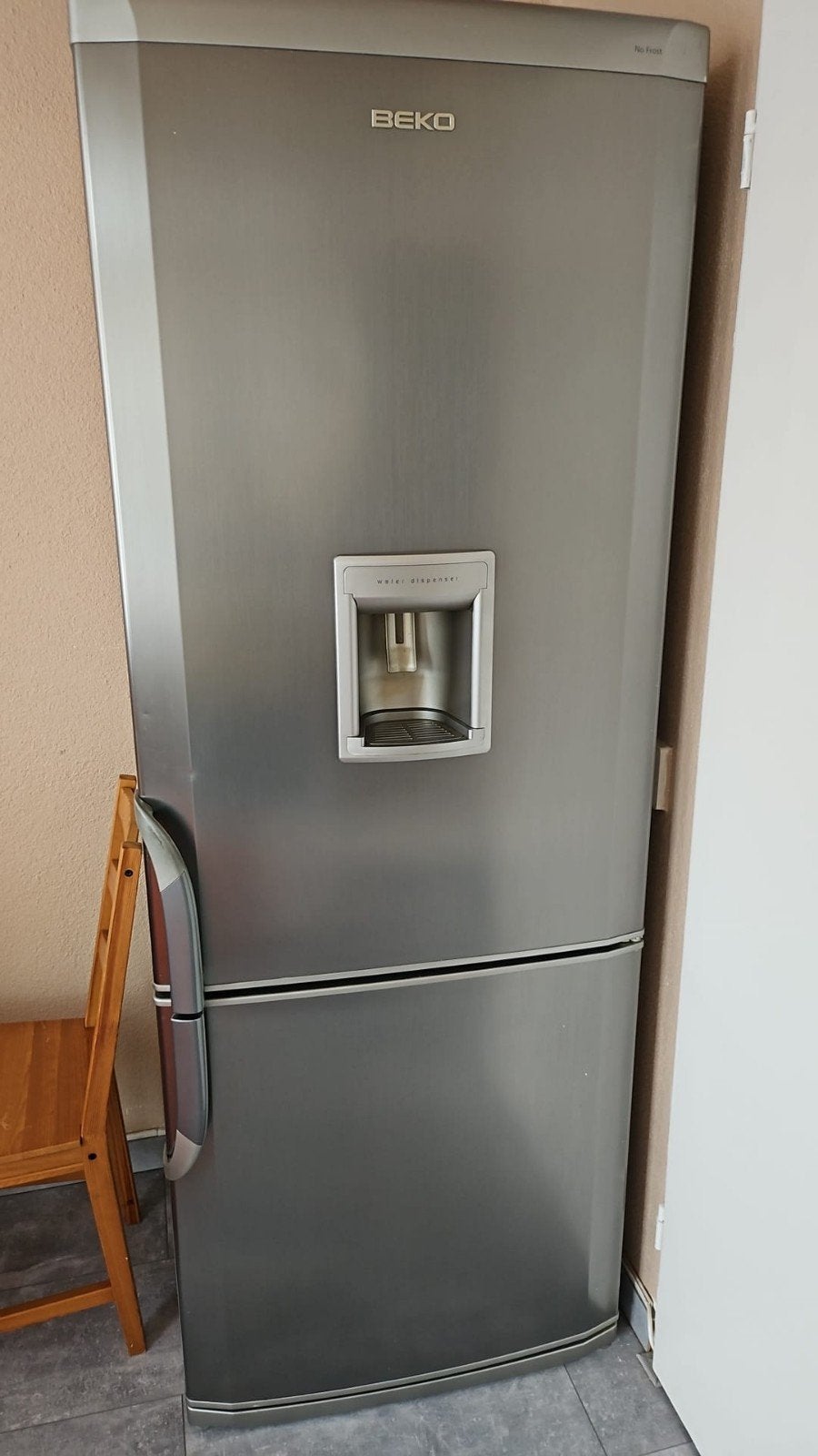 Beko Koel-vriescombinatie met waterdispenser, Gebruikt, 200 liter of meer, 60 cm of meer, Met aparte vriezer
