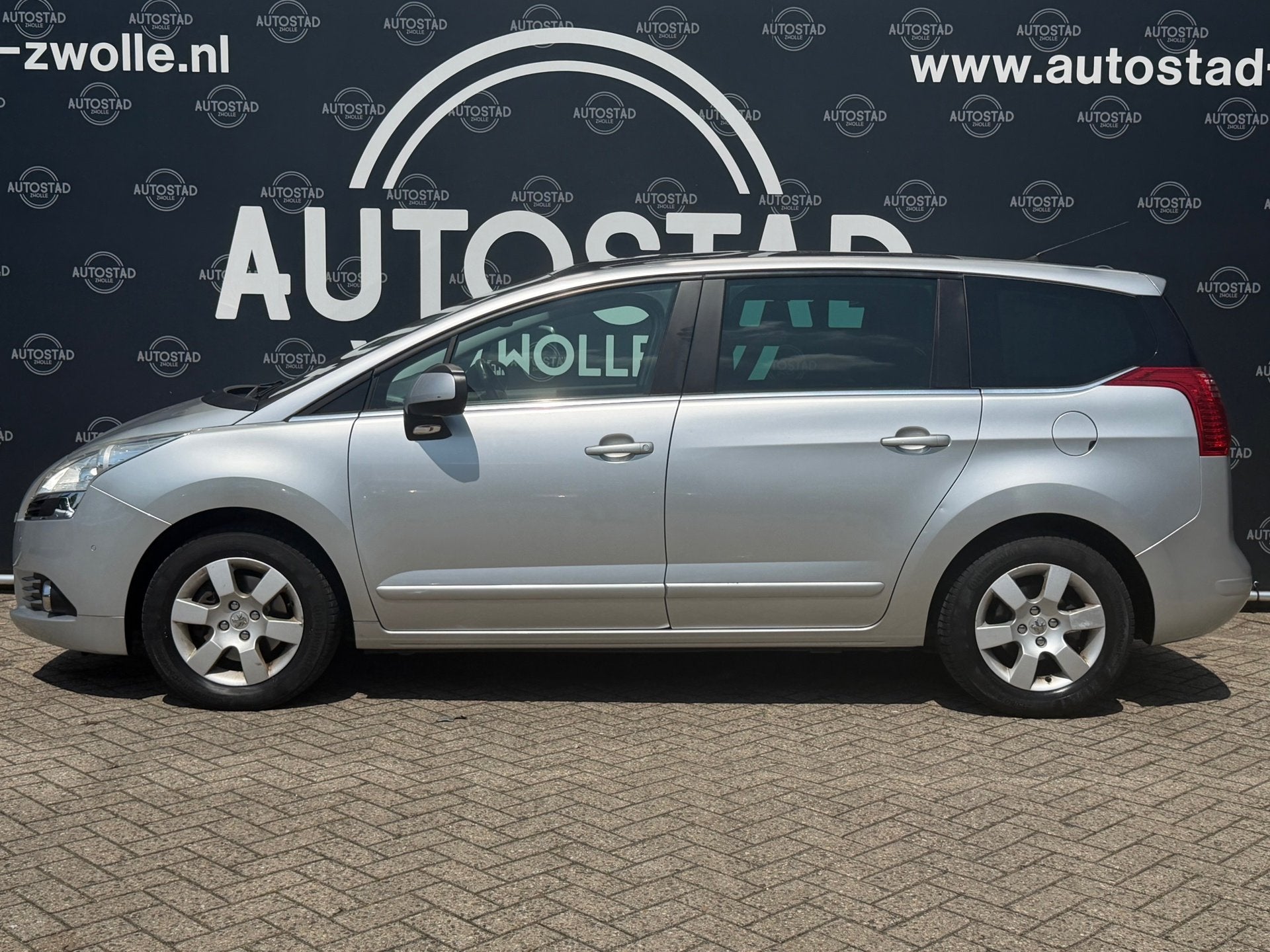 Peugeot 5008 1.6 THP ST Automaat / 7 Pers / Pano / NAP / APK, Auto's, Peugeot, Euro 5, Stof, Zwart, 7 stoelen