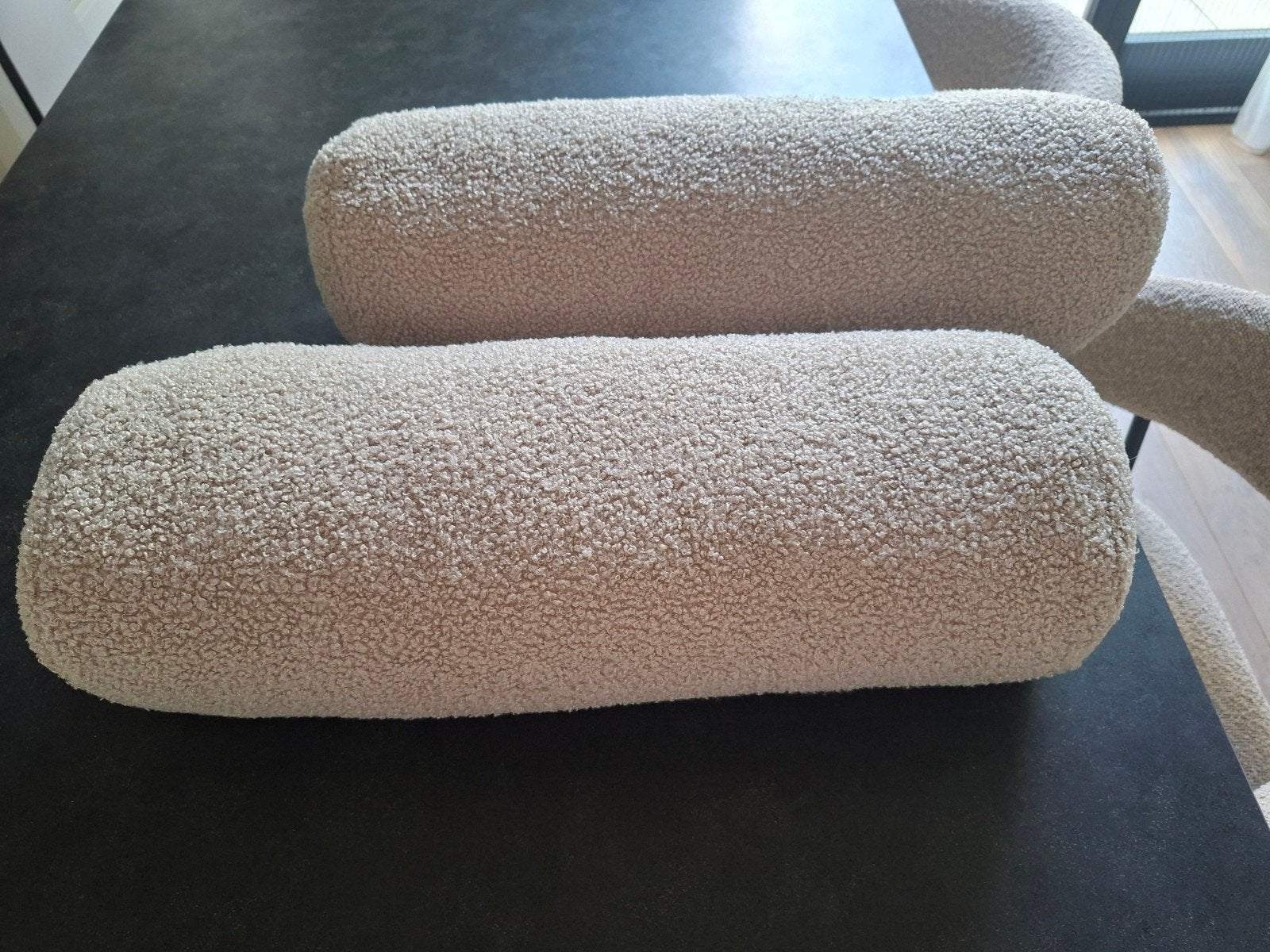 Twee beige rolkussens, zo goed als nieuw, Overige merken, Beige, Ophalen of Verzenden, Zo goed als nieuw