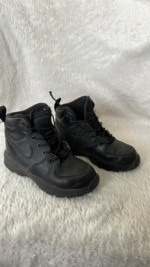 Nike manoa maat 28, Gebruikt, Schoenen, Ophalen of Verzenden, Jongen