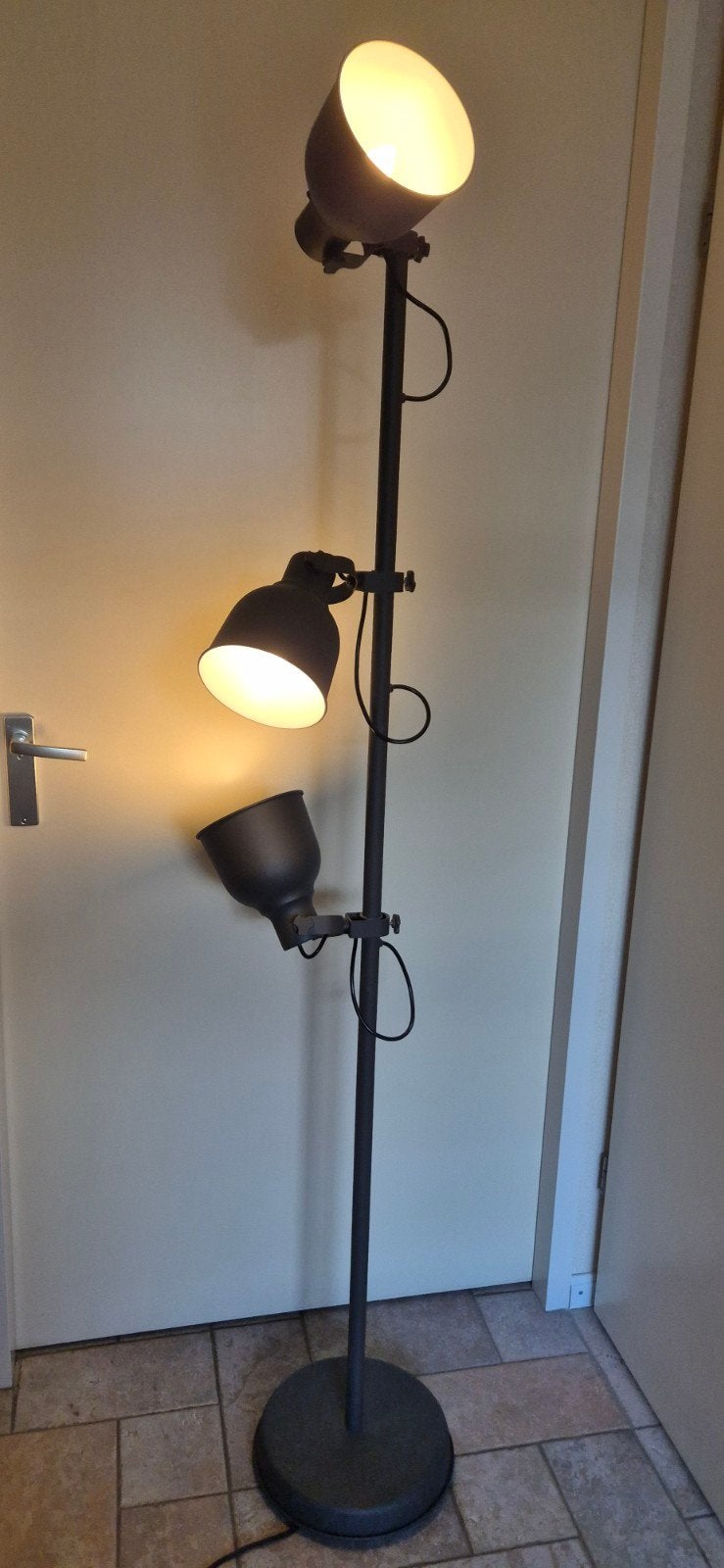 Ikea Hektar staande vloerlamp met 3 verstelbare spots., Ophalen, Zo goed als nieuw, 150 tot 200 cm