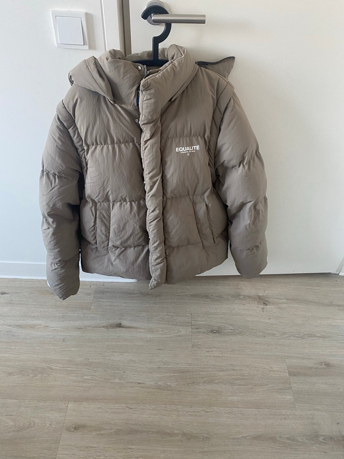 EQUALITÉ Puffer Jacket - Maat L- Zo goed als nieuw, Kleding | Heren, Ophalen of Verzenden, Zo goed als nieuw, Beige