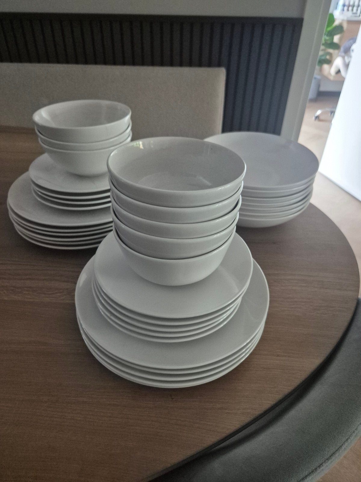 Wit IKEA servies: borden en soepkommen (2 series), Huis en Inrichting, Keuken | Servies, Ophalen, Gebruikt, IKEA, Bord(en)