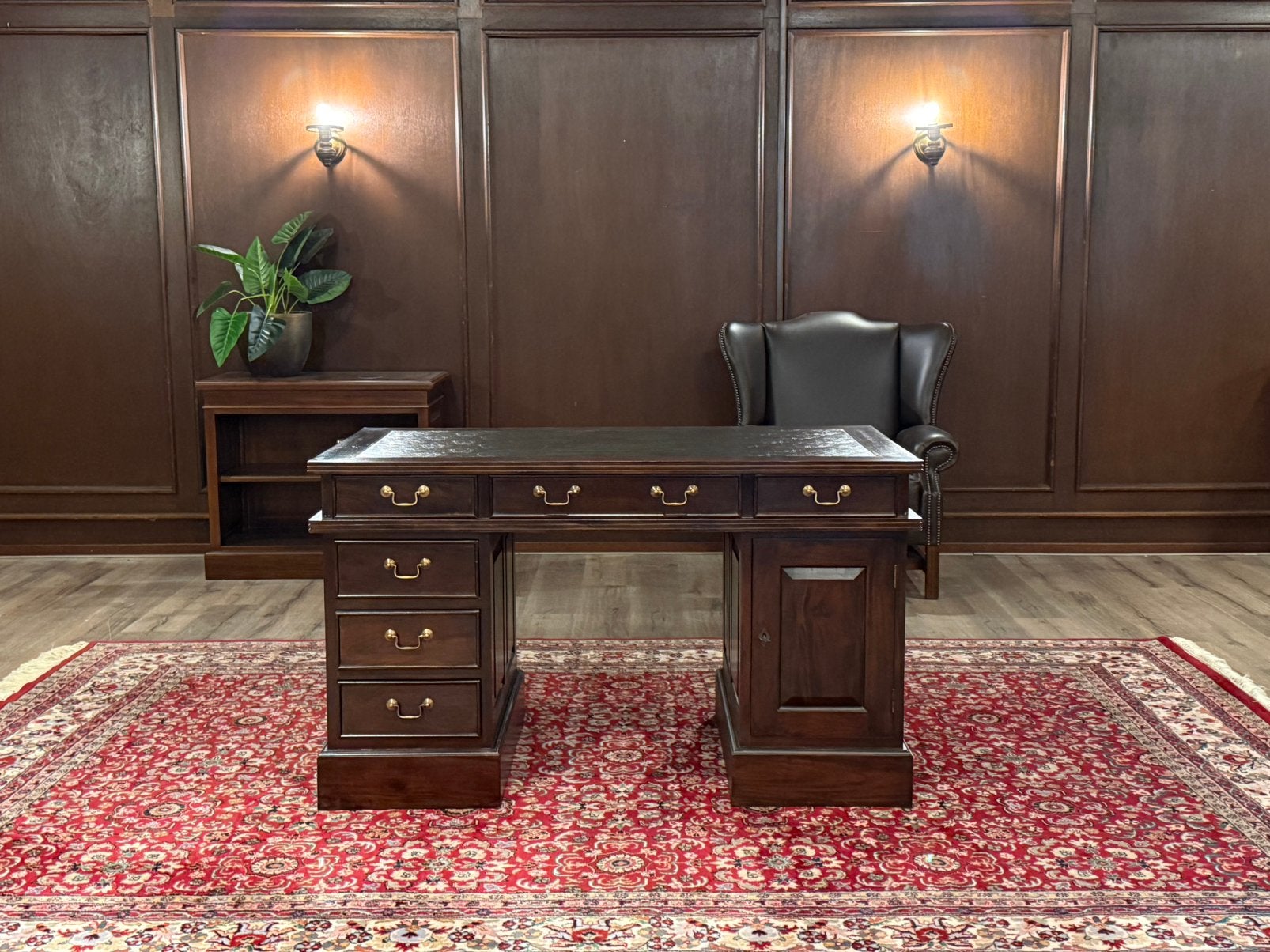 Klassiek Engels bureau #680, Huis en Inrichting, Bureaus, Overige typen, 135 cm, Hout, Bruin