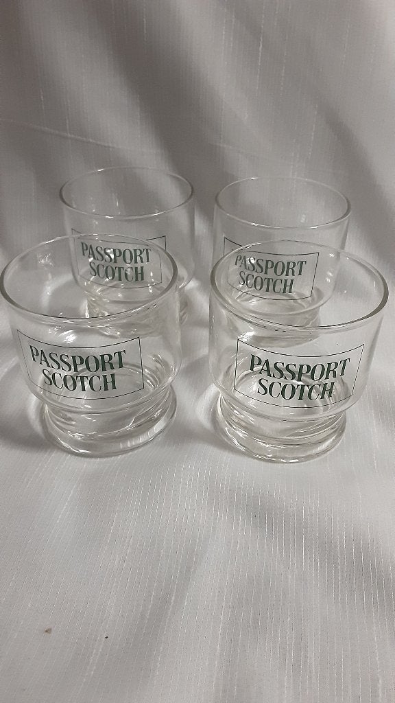 PASSPORT SCOTCH 4 stuks, Ophalen of Verzenden, Zo goed als nieuw, Borrel- of Shotglas