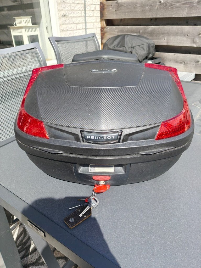 Topkoffer (Peugeot), Motoren, Ophalen, Zo goed als nieuw