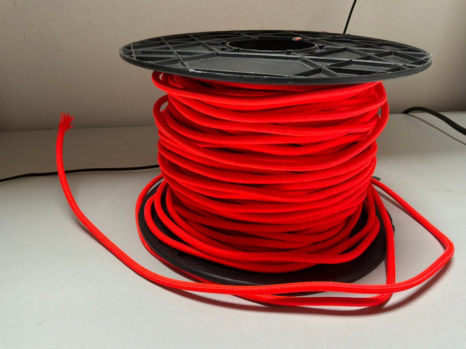 Neon oranje kleurig textiel snoer, Ophalen of Verzenden, Zo goed als nieuw, Kabel of Snoer