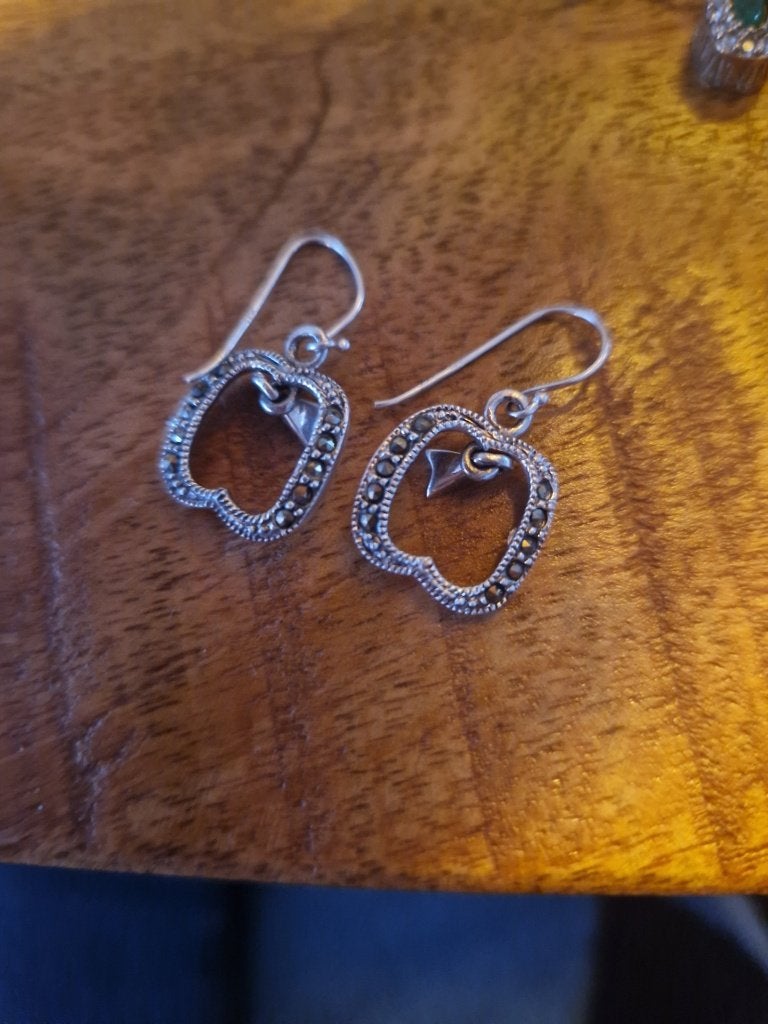 Antieke, zilveren oorbellen met markasietjes, Ophalen of Verzenden, Zilver, Oorbellen, Met edelsteen