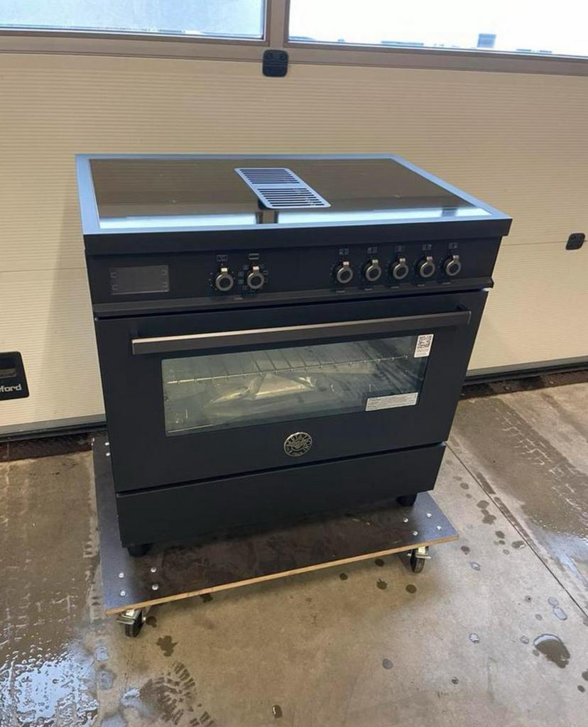 BERTZZONI AIRTEC INDUCTIE FORNUIS MET AFZUIGING Mat Zwart, Witgoed en Apparatuur, Fornuizen, 60 cm of meer, Nieuw, Energieklasse A of zuiniger