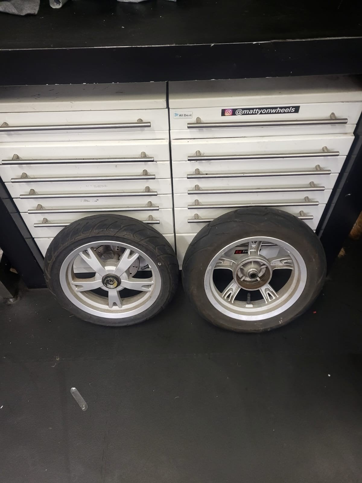Velgen met goede banden voor Peugeot Kisbee, Ophalen, Gebruikt, Peugeot Scooters, Overige typen