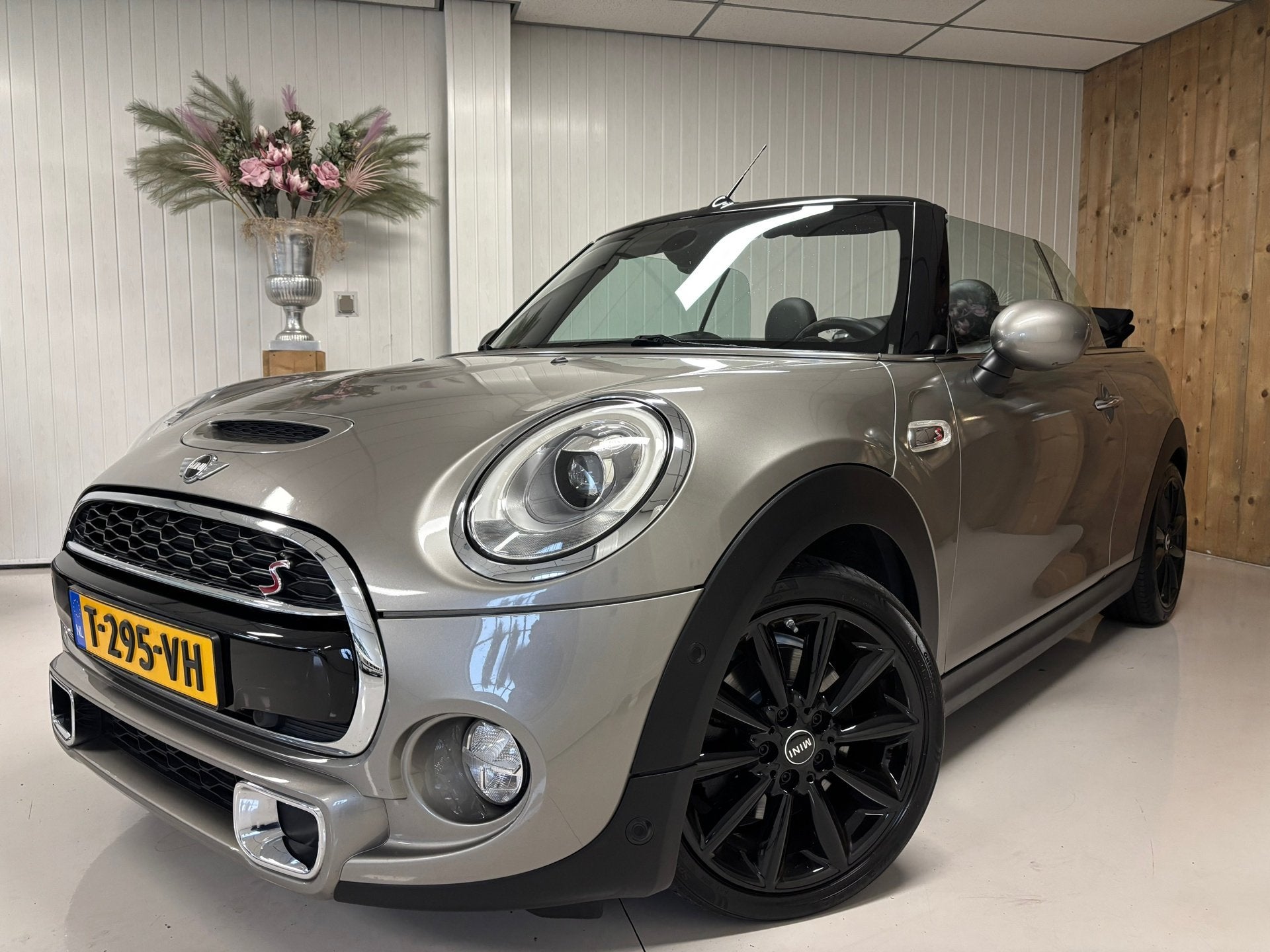 Mini Cabrio 2.0 Cooper S, CABRIO, 245PK, JCW UITVOERING, ZEE, Auto's, Voorwielaandrijving, 1998 cc, Gebruikt, 4 cilinders