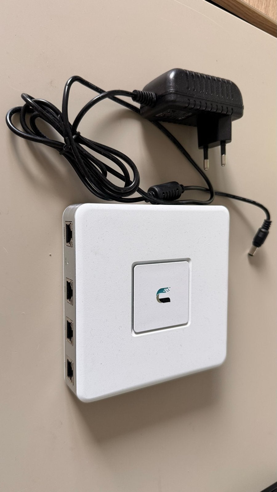 UniFi USG Security Gateway Router, Computers en Software, Ophalen of Verzenden, Gebruikt, Router