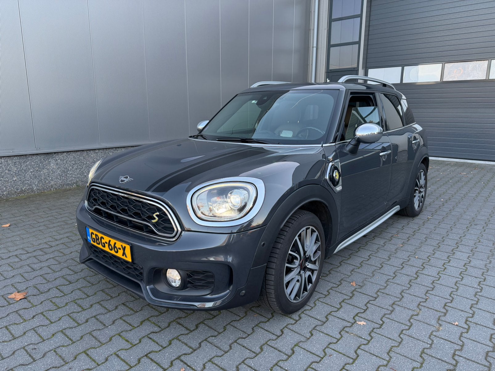 Mini Countryman 1.5 SE Hybrid - Works | Pano | HUD, Auto's, Dealer onderhouden, Euro 6, Countryman, Bruin