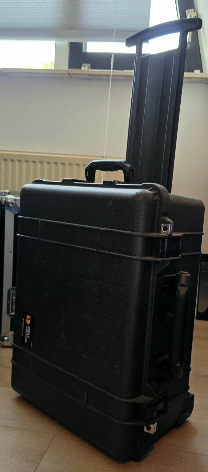 Peli 1560 Case met wieltjes en uitschuifbare handgreep, Ophalen, Gebruikt, Licht