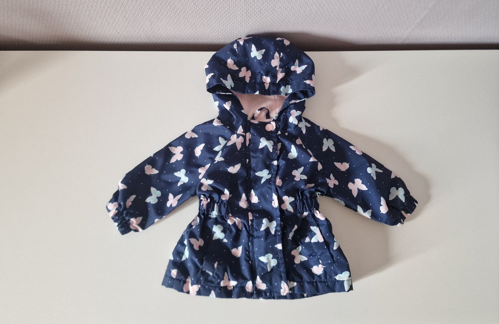 Primark regenjasje met vlinders 62, Ophalen, Zo goed als nieuw, Primark, Meisje