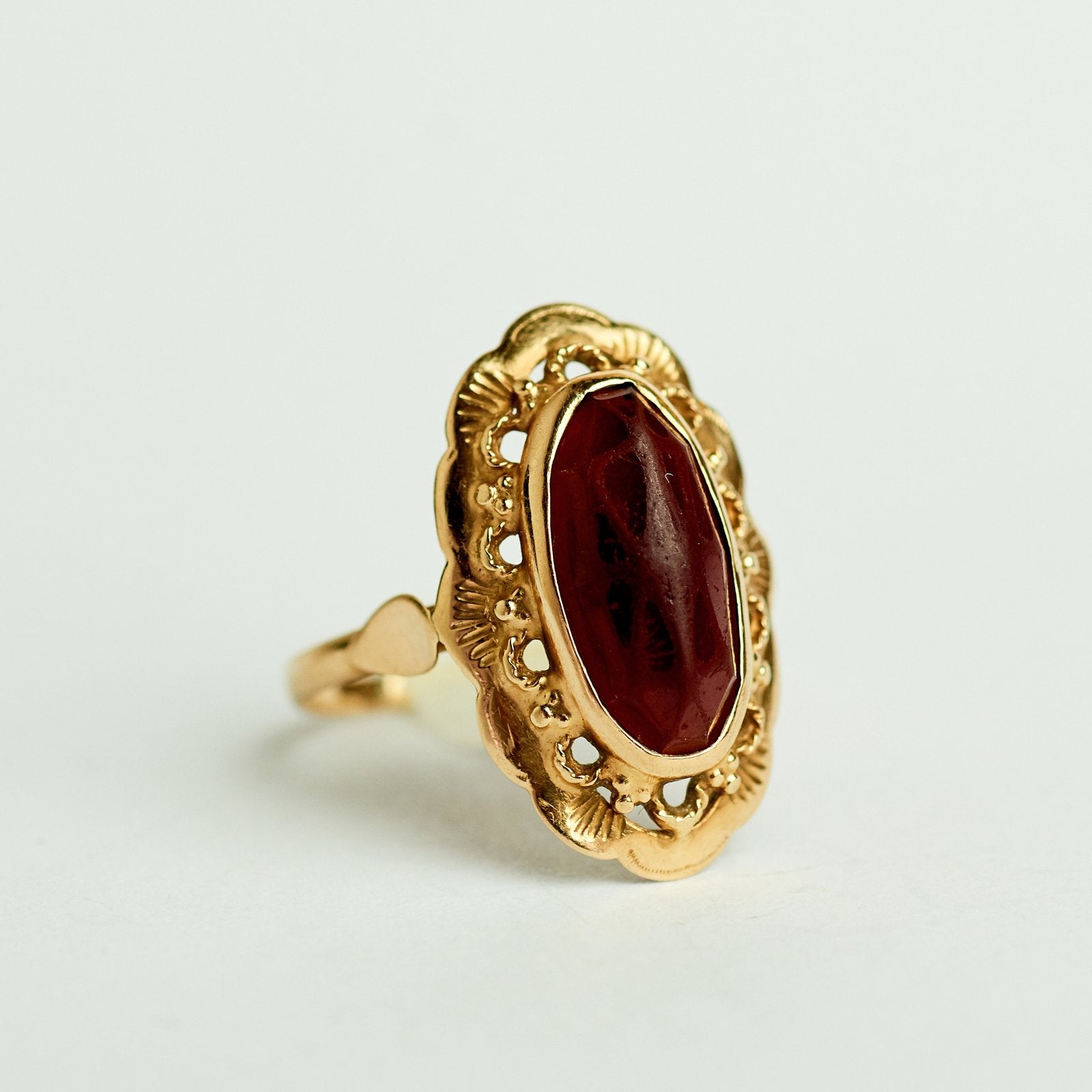 14k vintage gouden ring met granaat, Ophalen of Verzenden, Zo goed als nieuw, 17 tot 18, Dame