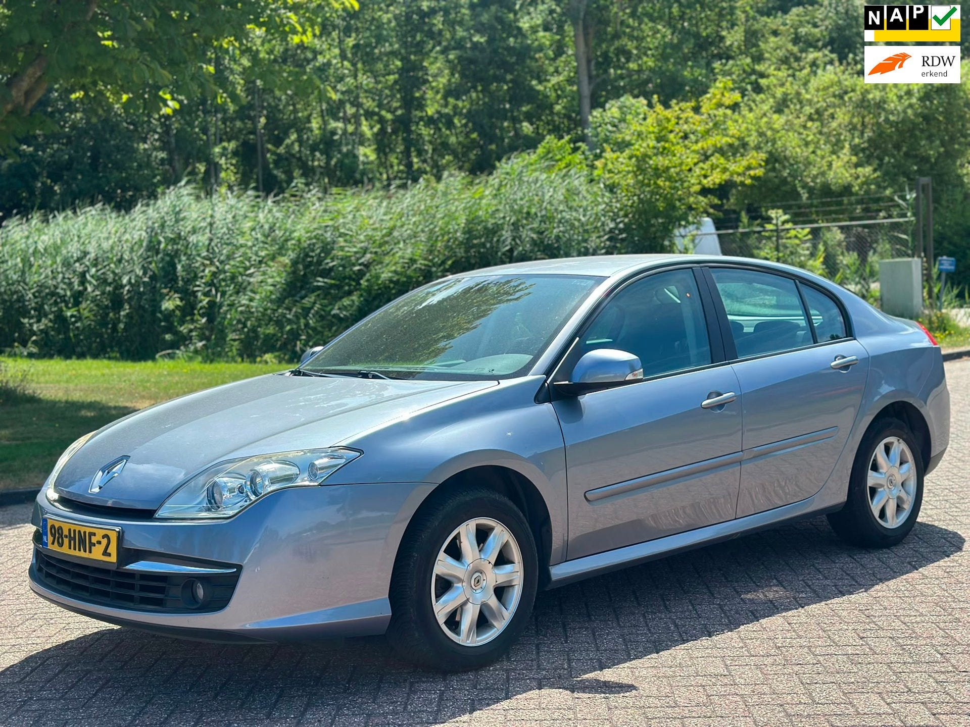 Renault Laguna 2.0 16V Expression/AIRCO/CRUISE/NAVI/PARKEERS, Auto's, Renault, Laguna, Stof, Gebruikt, 4 cilinders