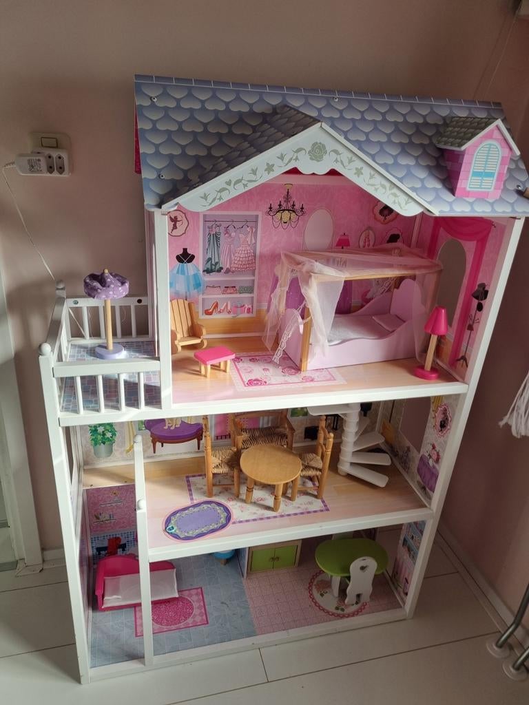Groot Barbie Poppenhuis met Meubels en Accessoires, Kinderen en Baby's, Speelgoed | Poppenhuizen, Ophalen of Verzenden, Gebruikt