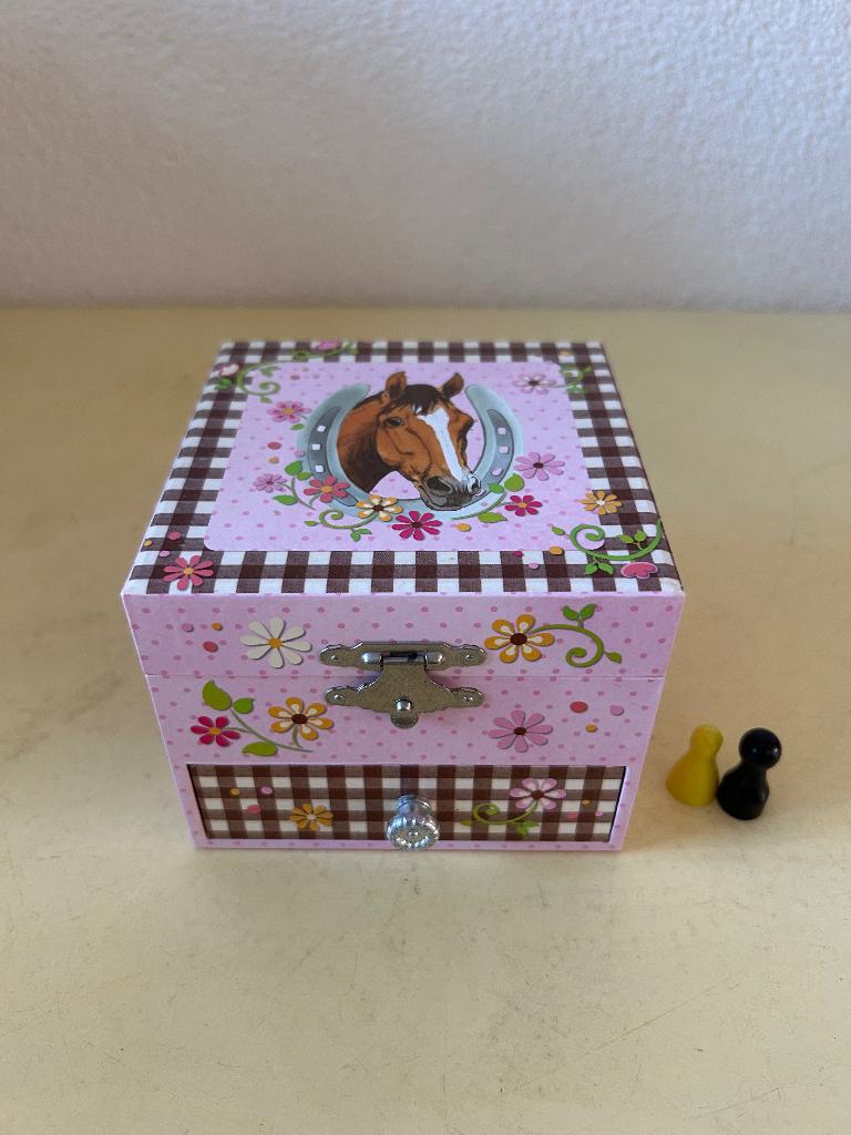 Sieraden muziekdoosje "Paardenvrienden" merk Die Spiegelburg, Ophalen of Verzenden, Zo goed als nieuw