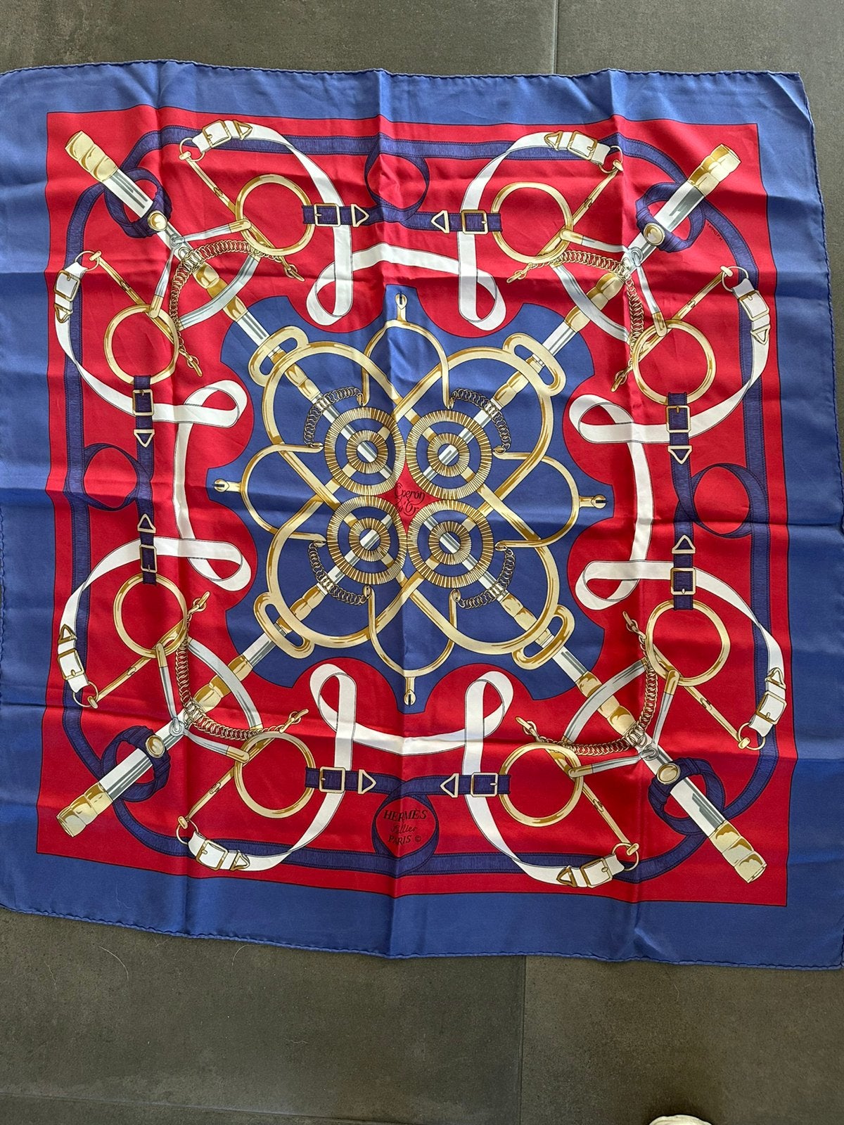 Hermes “Eperon D ‘Or” zijde vintage sjaal, Verzenden, Gedragen, Maat 42/44 (L), Sjaal