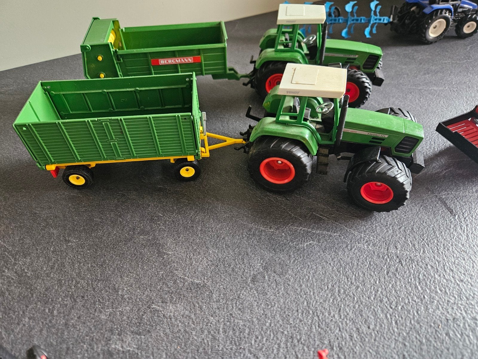 Siku Fendt Vario Favorit 926 met aanhanger, Ophalen of Verzenden, Gebruikt