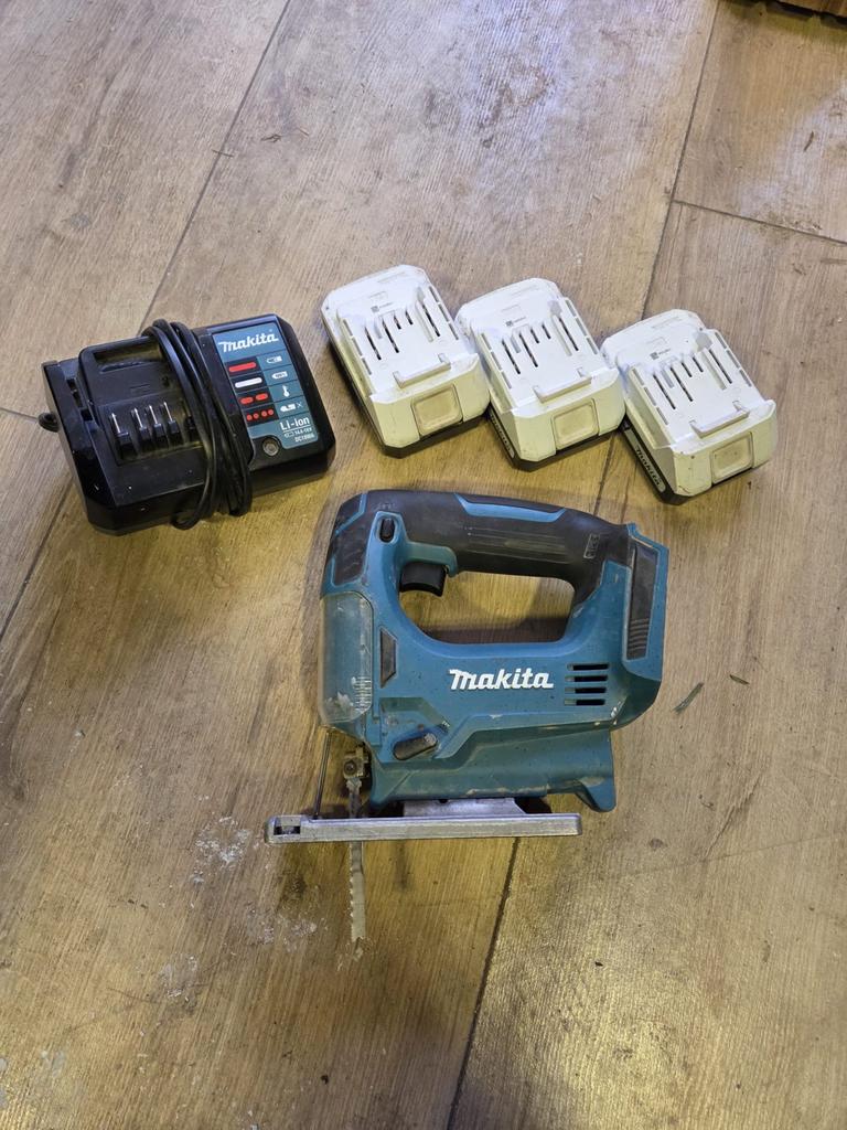 Makita Decoupeerzaag JV183D Special Edition met 3 Accu's en, Ophalen, Gebruikt, Decoupeerzaag, 30 tot 70 mm