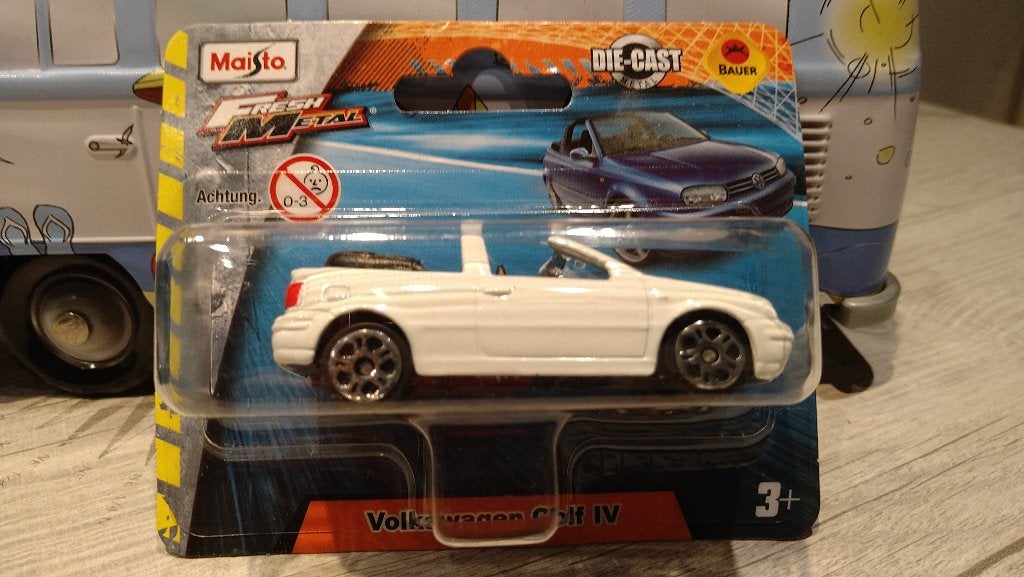 Maisto Volkswagen Golf IV MK4 IIII Cabriolet White 1:64, Hobby en Vrije tijd, Modelauto's | Overige schalen, Ophalen of Verzenden