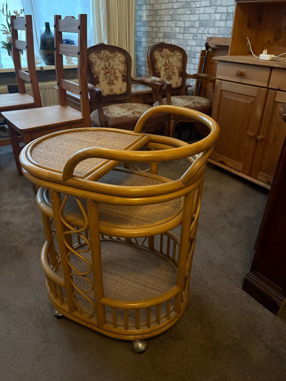 Vintage rotan serveerwagen met wielen, Ophalen