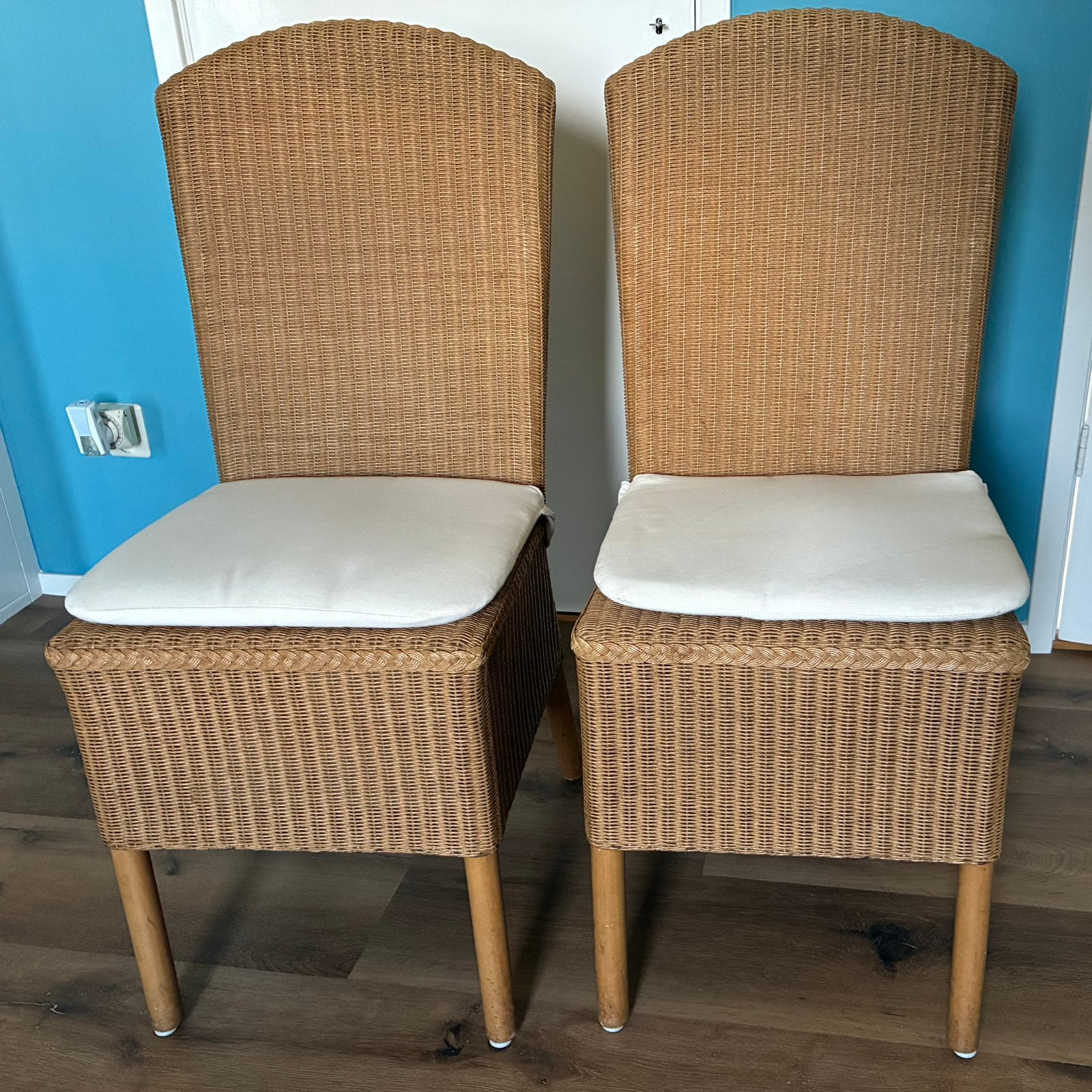Twee eetkamerstoelen, Huis en Inrichting, Stoelen, Ophalen, Gebruikt, Bruin, Twee