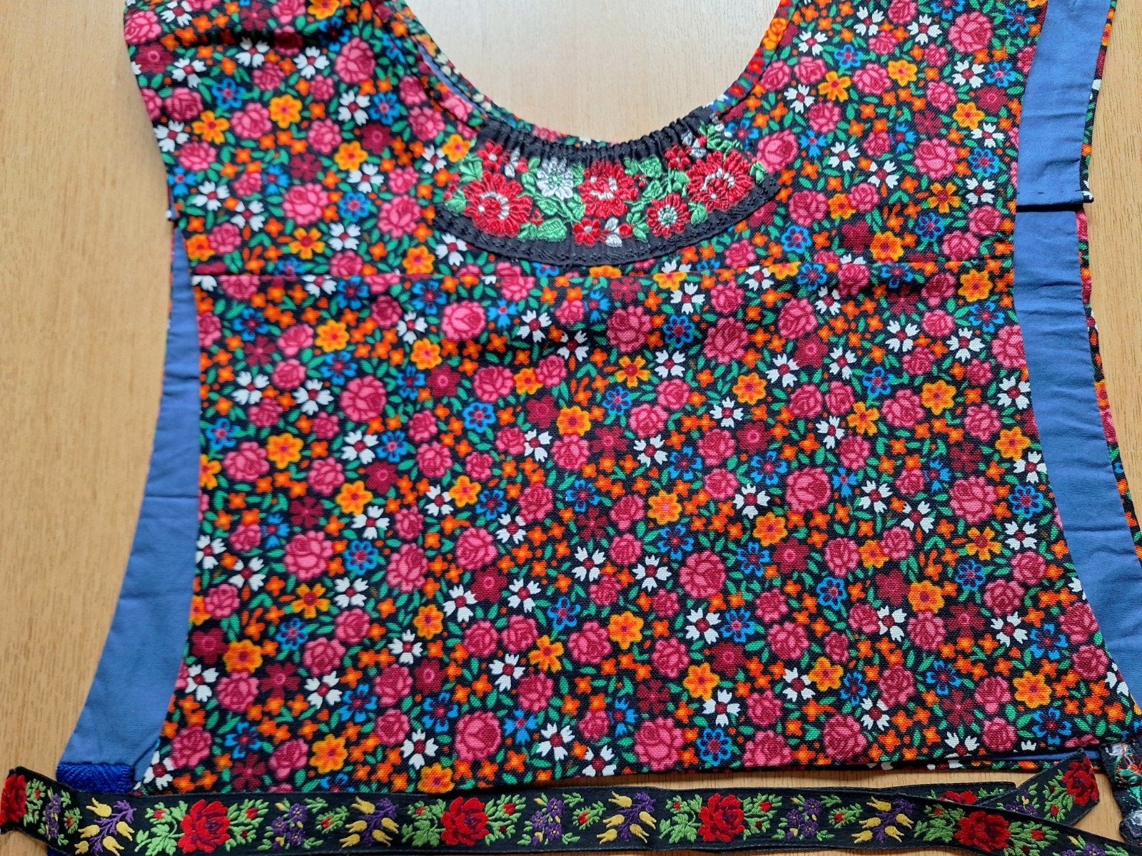 Krablap en bijpassend schort, klederdracht Staphorst, Antiek en Kunst, Antiek | Kleding en Accessoires, Ophalen of Verzenden