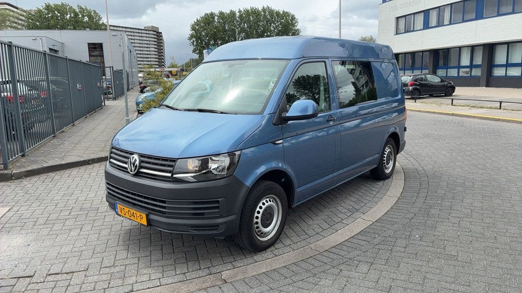 Volkswagen Transporter 2.0 TDI L1H2 TRENDLINE | ROLSTOEL BUS, Auto's, Euro 5, Stof, Gebruikt, Zwart
