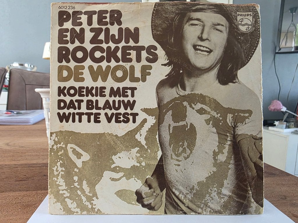 7" Single Peter En Zijn Rockets - De Wolf / Koekie Met Dat B, Gebruikt, 7 inch, Ophalen of Verzenden, Pop