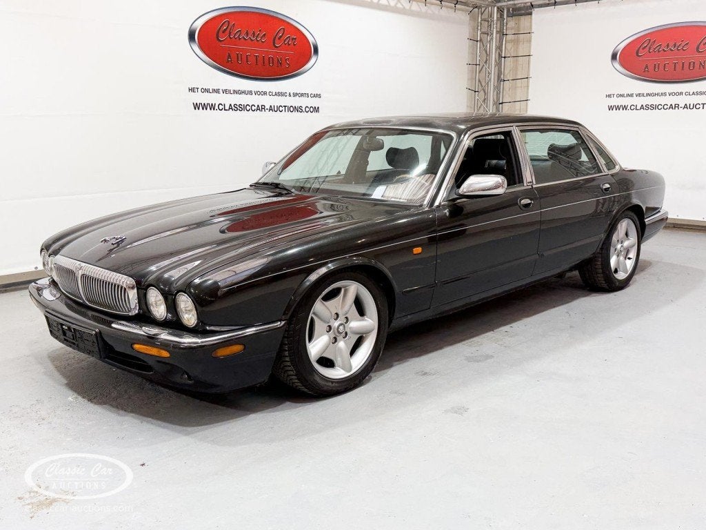 Daimler V8   - ONLINE AUCTION, Auto's, Overige Auto's, Bedrijf, Benzine, Sedan, Automaat, Zwart, Gebruikt