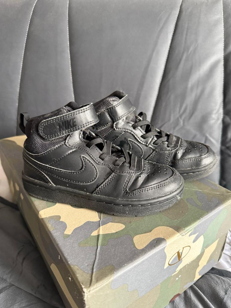 Nike sportschoenen maat 27,5 - Zwart, Kinderen en Baby's, Kinderkleding | Schoenen en Sokken, Ophalen of Verzenden, Gebruikt, Jongen of Meisje