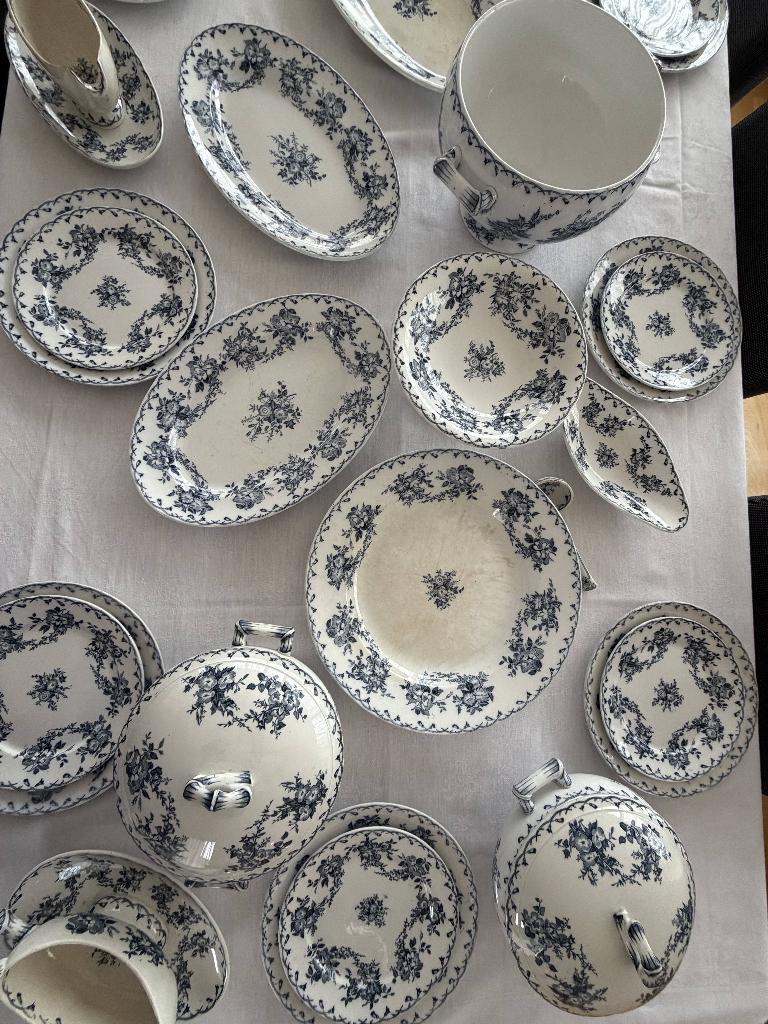 Antiek servies Sarreguemines Bertha 46+ delen, Antiek en Kunst, Ophalen