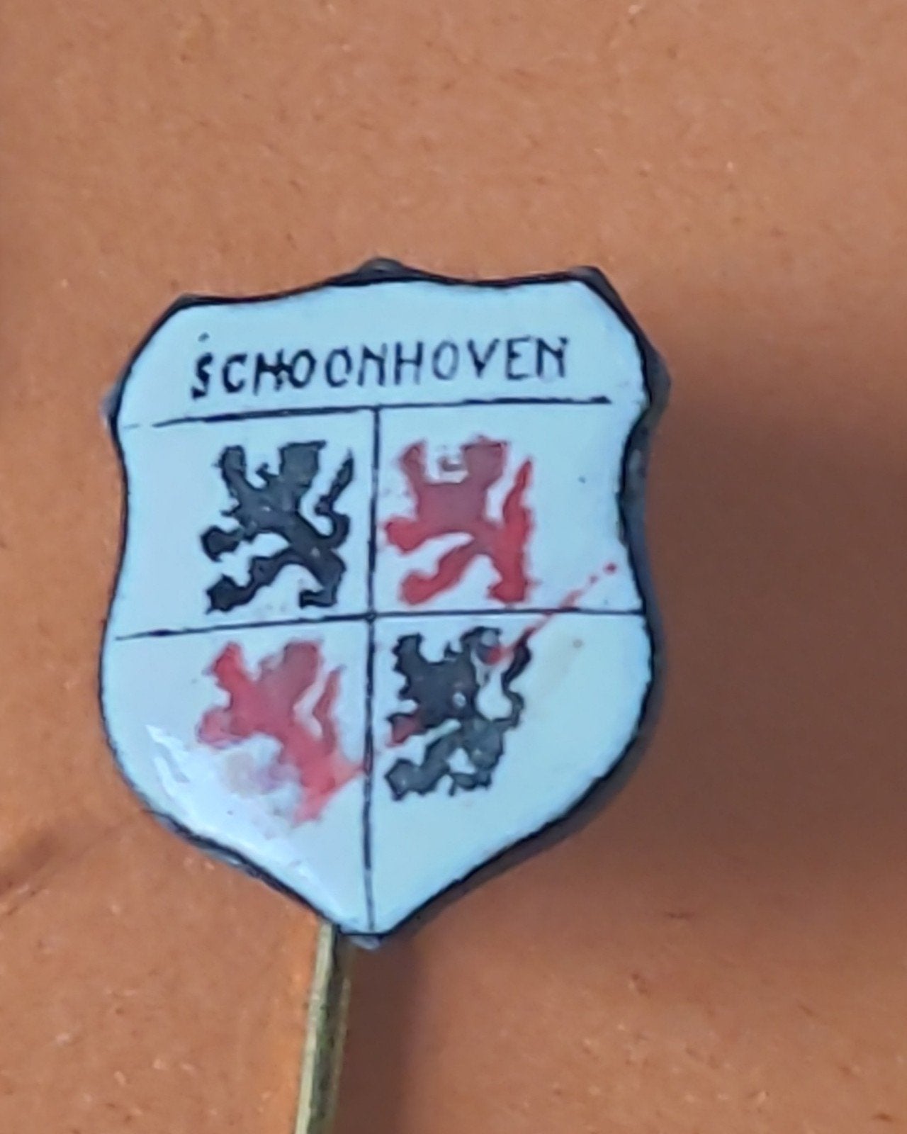 Emaille Speldje Schoonhoven Wapen Leeuwen, Verzenden, Gebruikt, Stad of Land, Speldje of Pin