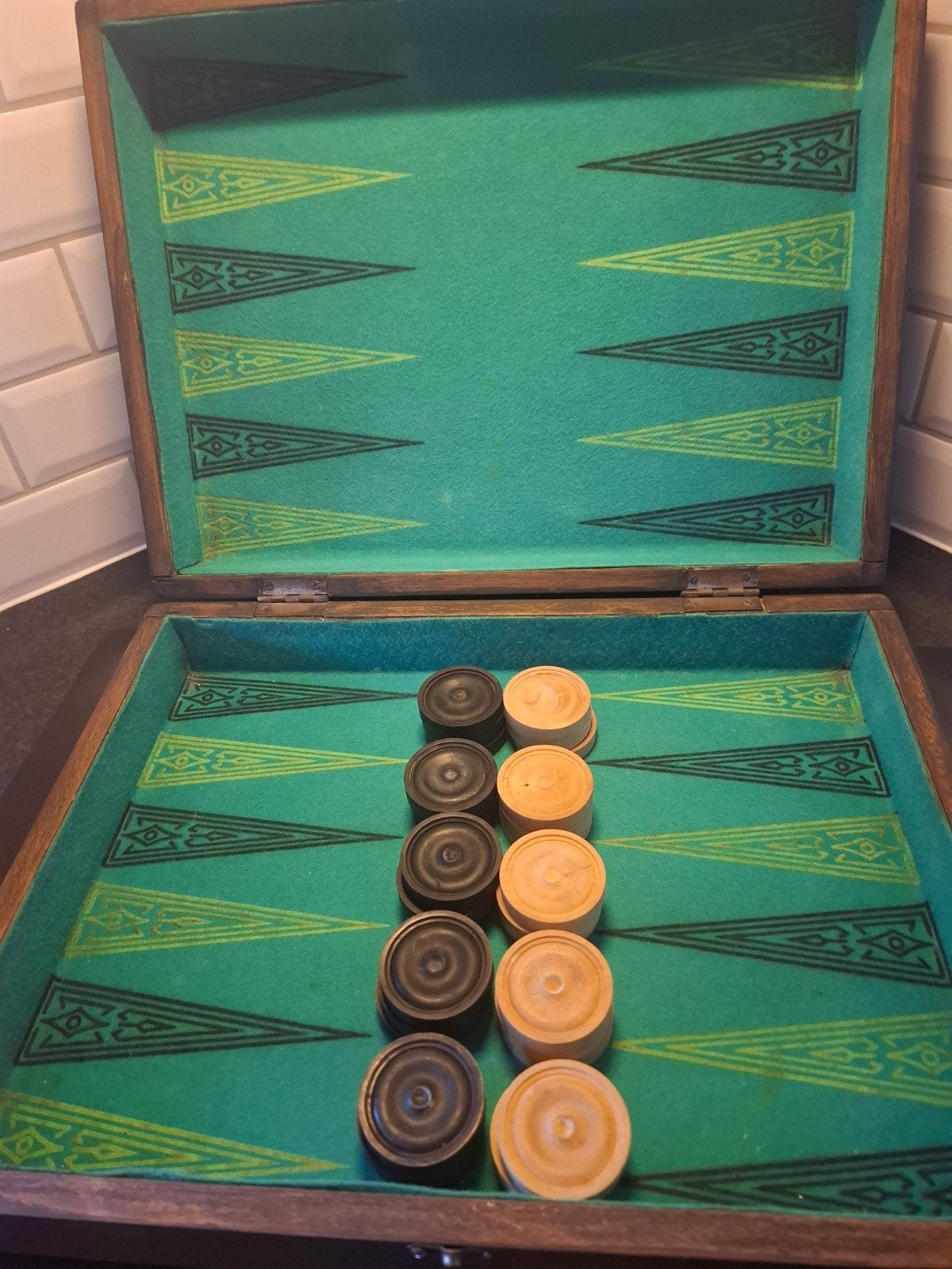 Vintage Houten Backgammon Spel - Compleet en Draagbaar, Hobby en Vrije tijd, Een of twee spelers, Ophalen, Gebruikt, Reisspel