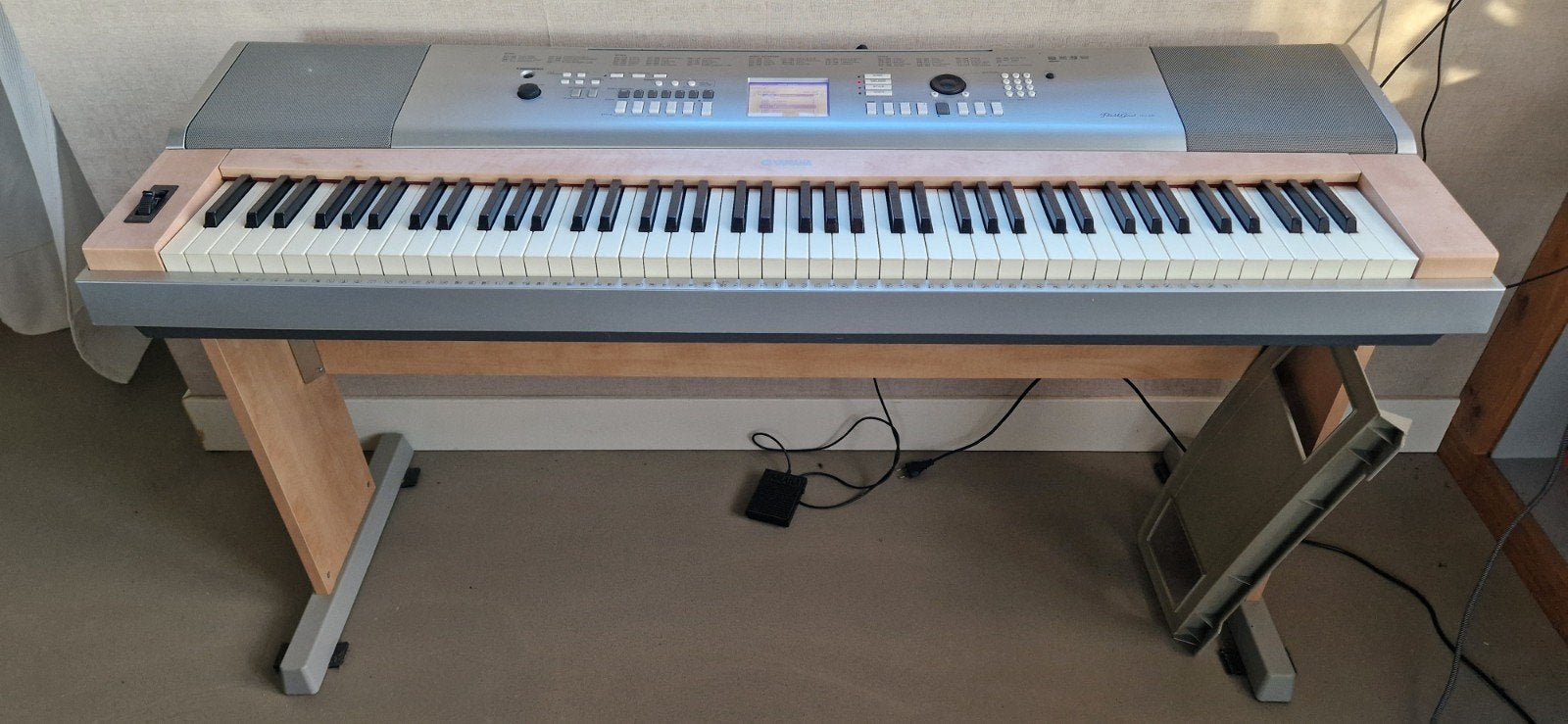 Yamaha DGX-620 Digitale Piano met standaard, Ophalen, Gebruikt, 88 toetsen, Yamaha