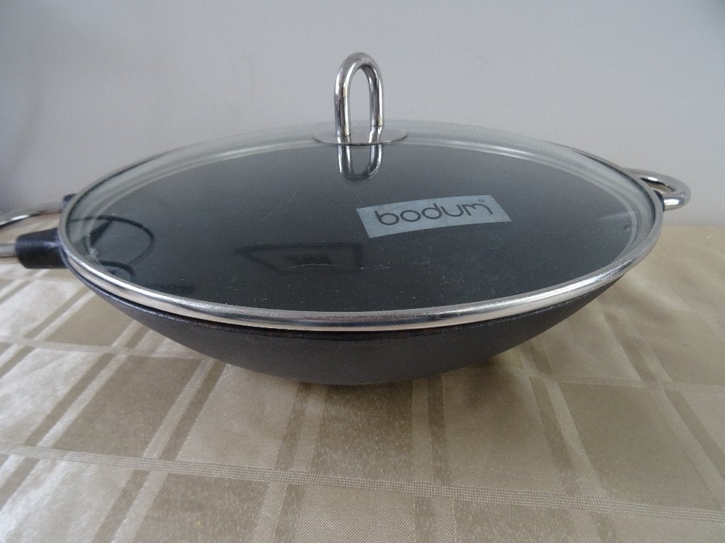 Bodum wokpan gietijzeren wok pan met deksel, Huis en Inrichting, Ophalen of Verzenden, Gebruikt, Gietijzer, Wok