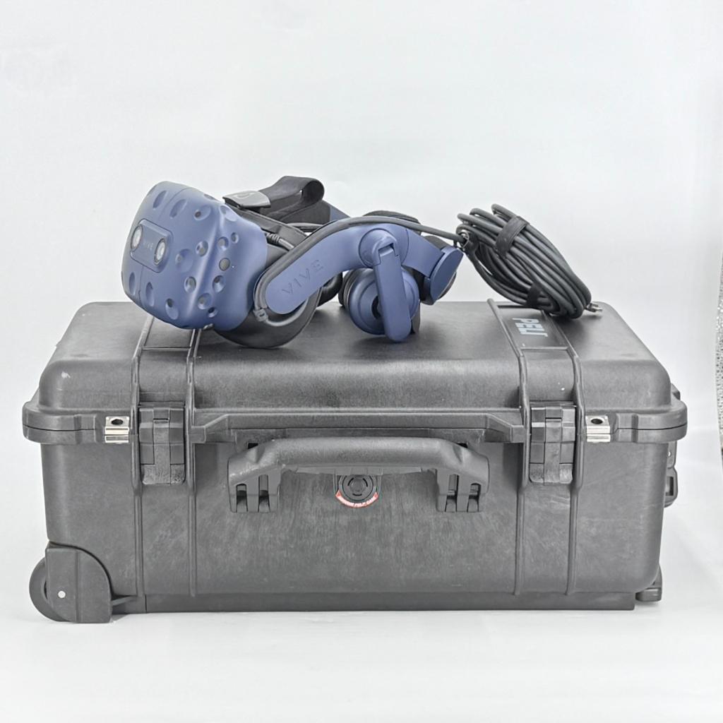 HTC Vive Pro (Full Kit) VR Bril - Compleet in PELI Koffer, Flex Ltd., Zo goed als nieuw, https://flex.com/contact-us, Nobelstraat 10, 5807 GA Oostrum LB, Limburg, Nederland
