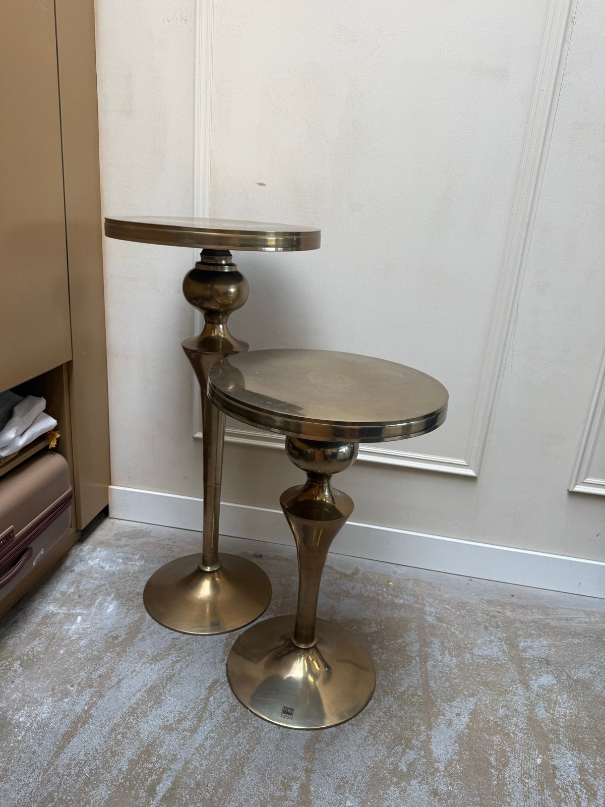 Set van 2 PTMD bijzettafels antiek messingkleur, Huis en Inrichting, Ophalen, Minder dan 55 cm, Gebruikt, Metaal of Aluminium