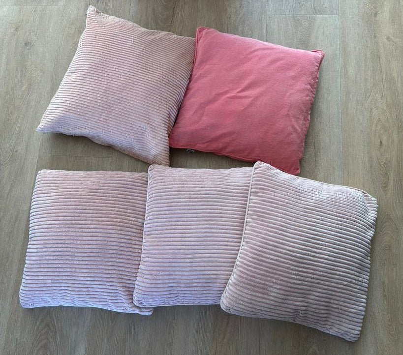 5 roze sierkussens 45x45 cm (Ikea, Mood), Ophalen, Gebruikt, Inclusief binnenkussen, IKEA