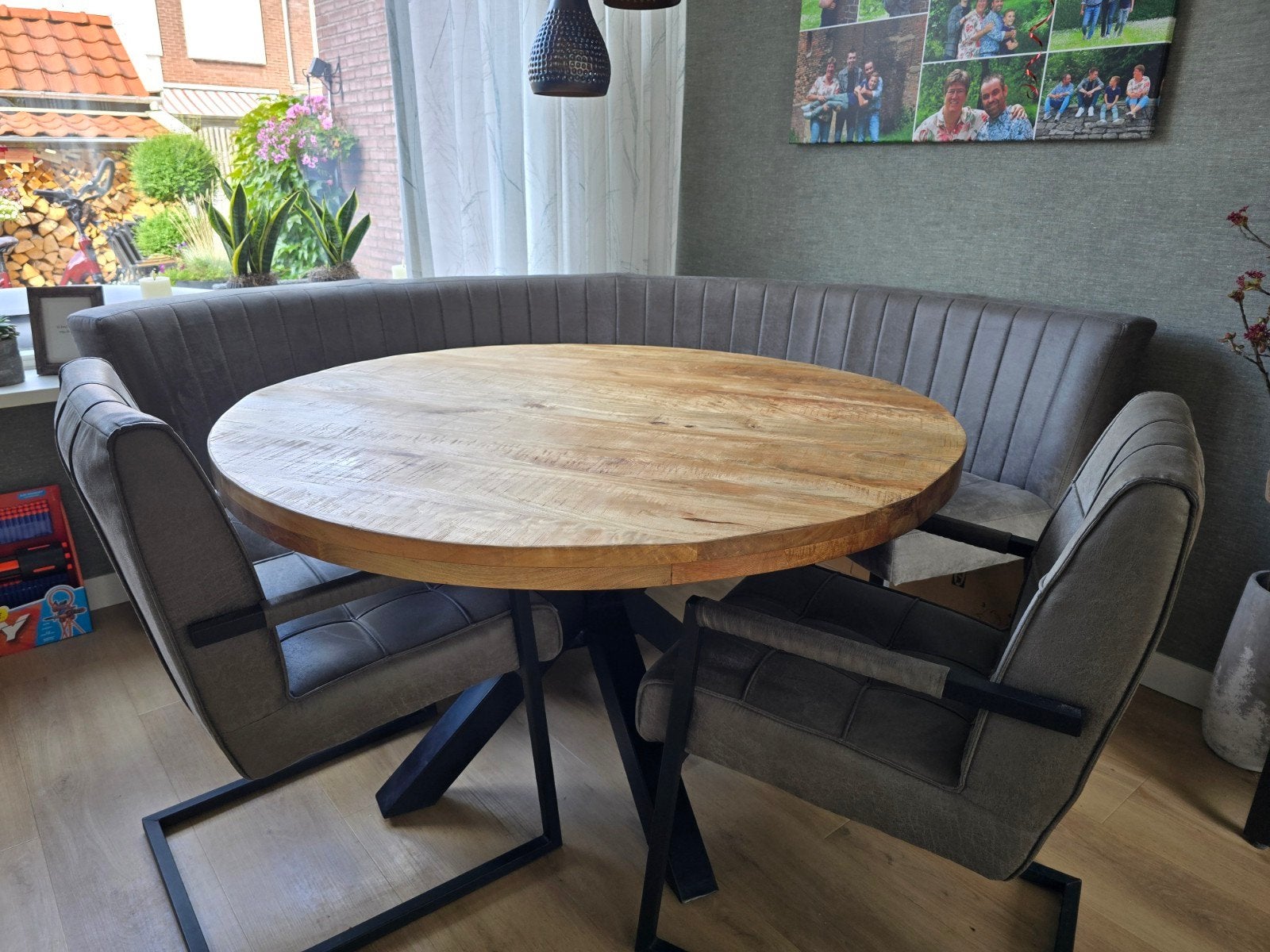 Complete Eetkamerset: Bank, Ronde Tafel en Stoelen, Ophalen, Gebruikt, Modern, Industrieel, Minder dan 4 stoelen