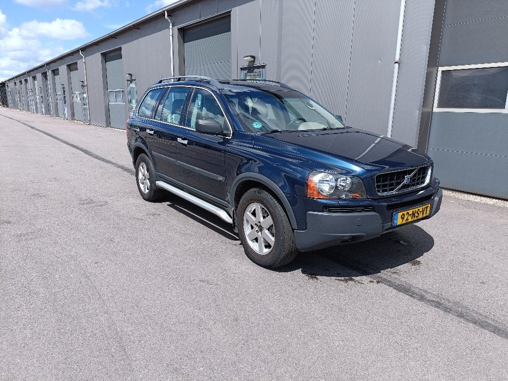 Volvo XC90 2.5 T Geartronic 2004 Blauw, Auto's, Blauw, 7 stoelen, 2521 cc, Origineel Nederlands