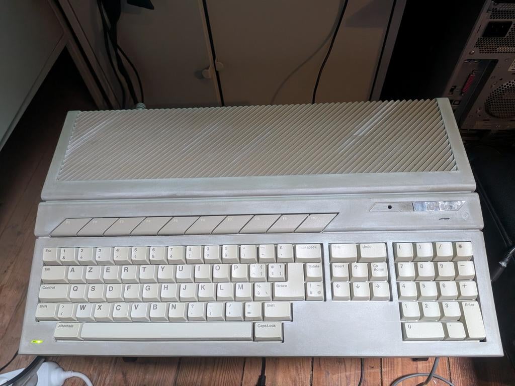 Atari 1040STE met 4MB RAM, Spelcomputers en Games, Spelcomputers | Atari, Overige modellen, Ophalen of Verzenden, Met 1 controller