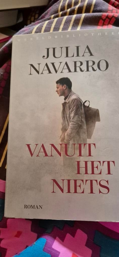 Julia Navarro - Vanuit het niets, Boeken, Ophalen of Verzenden, Zo goed als nieuw, Julia Navarro