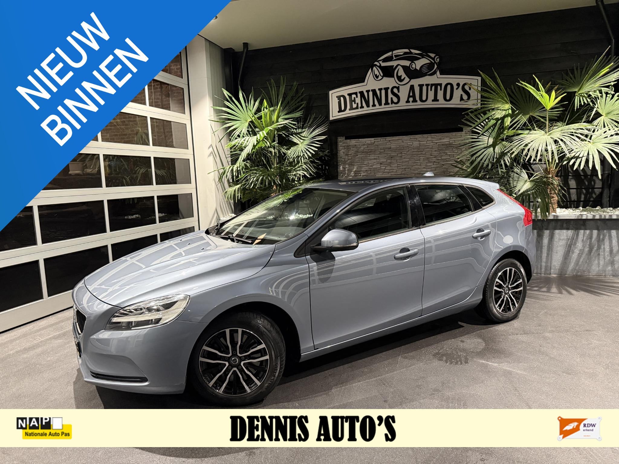 Volvo V40 1.5 T2 Polar automaat navigatie, Auto's, Dealer onderhouden, Euro 6, 700 kg, Blauw
