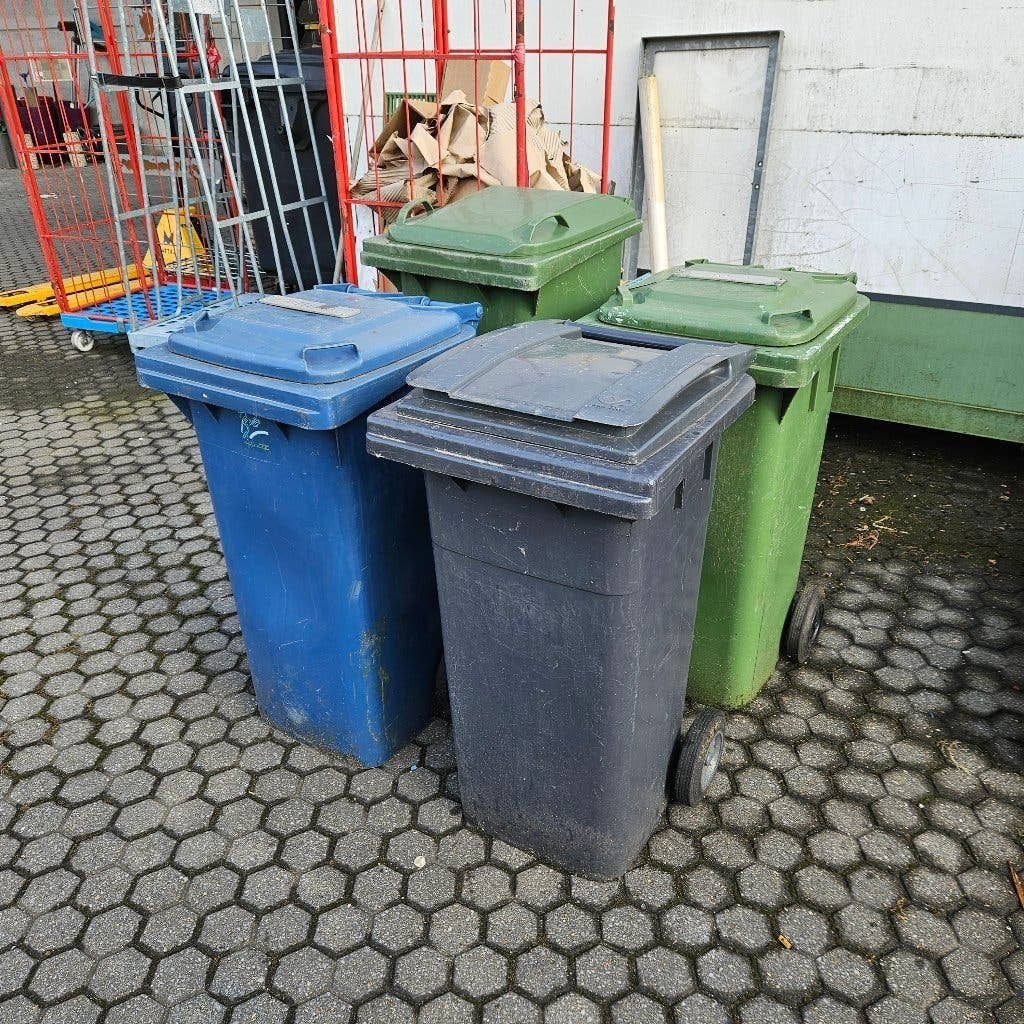 uitzoeken , diverse kliko 's  inhoud  120 liter blauw/ groen, Huis en Inrichting, 40 liter of meer, Ophalen, Gebruikt, Kunststof